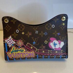 ✅ PRICE IS FIRM ✅ Fashion Brown Tissue Holder.